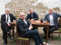 ������ ������� ����� ������ 2 ������� � �������������� �������